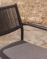 Stapelbarer Outdoor-Stuhl Argasi aus Aluminium in Graphit und dunkelgrauem Synthetikseil von Kave Home – Bild 3