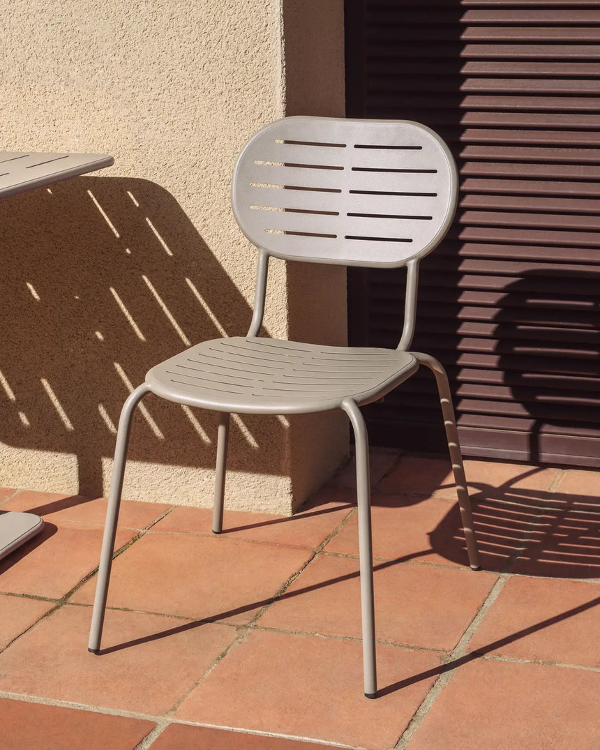 Stapelbarer Outdoor-Stuhl Brai aus taupefarben verzinktem Stahl von Kave Home – Bild 2