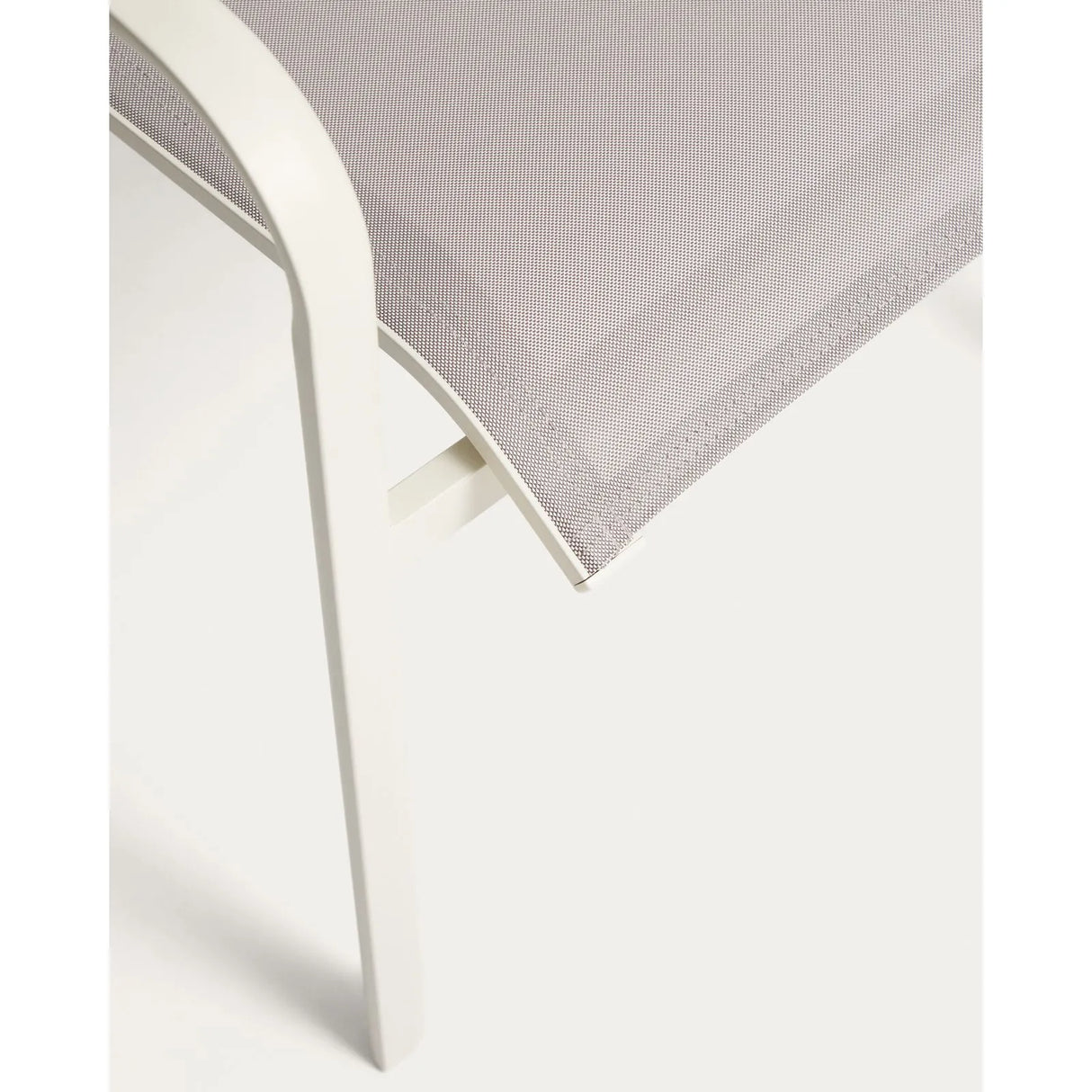 Stapelbarer Outdoor-Stuhl Canea aus beigem Texteline und Aluminium in Ecru von Kave Home – Bild 10