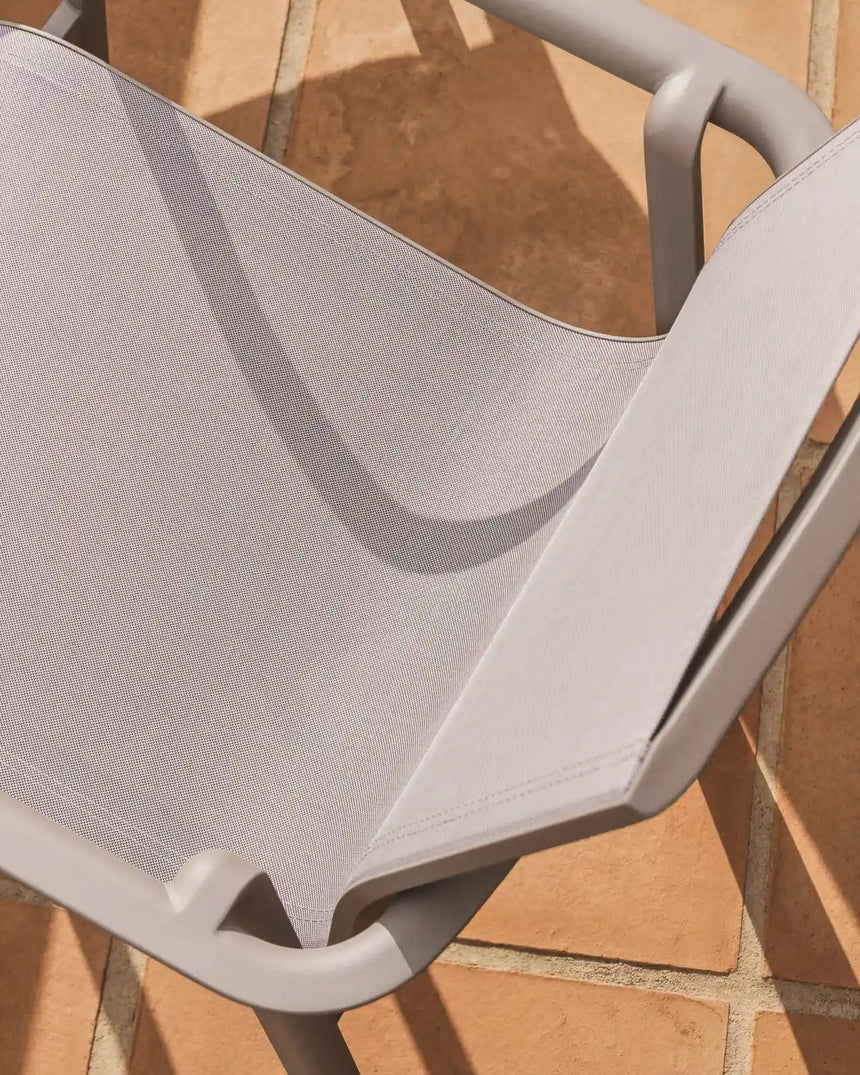 Stapelbarer Outdoor-Stuhl Canea aus beigem Texteline und Aluminium in Taupe von Kave Home – Bild 3