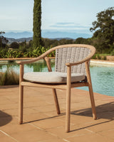 Stapelbarer Outdoor-Stuhl Elunda aus massivem Teakholz, FSC 100 % von Kave Home – Bild 2