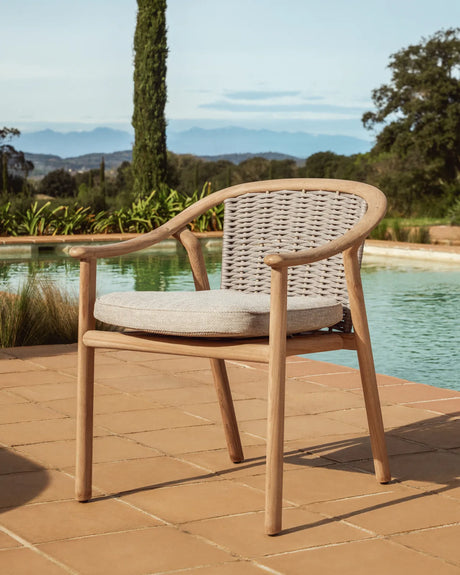 Stapelbarer Outdoor-Stuhl Elunda aus massivem Teakholz, FSC 100 % von Kave Home – Bild 2