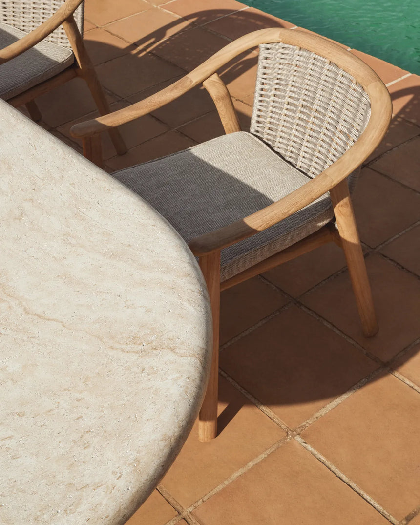 Stapelbarer Outdoor-Stuhl Elunda aus massivem Teakholz, FSC 100 % von Kave Home – Bild 6