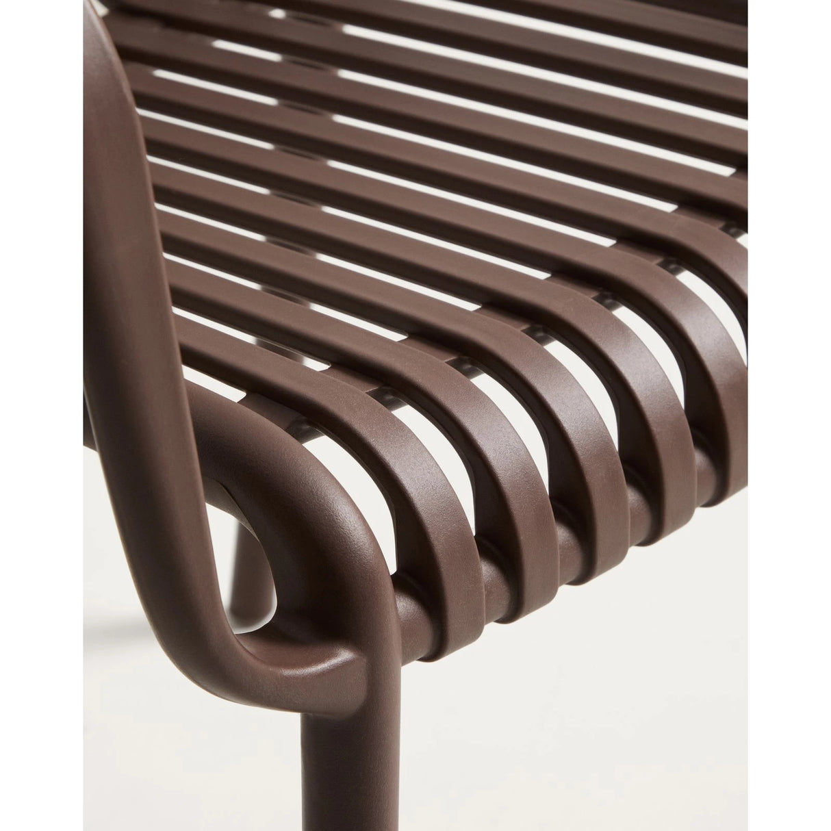 Stapelbarer Outdoor-Stuhl Isabellini in Braun von Kave Home – Bild 8