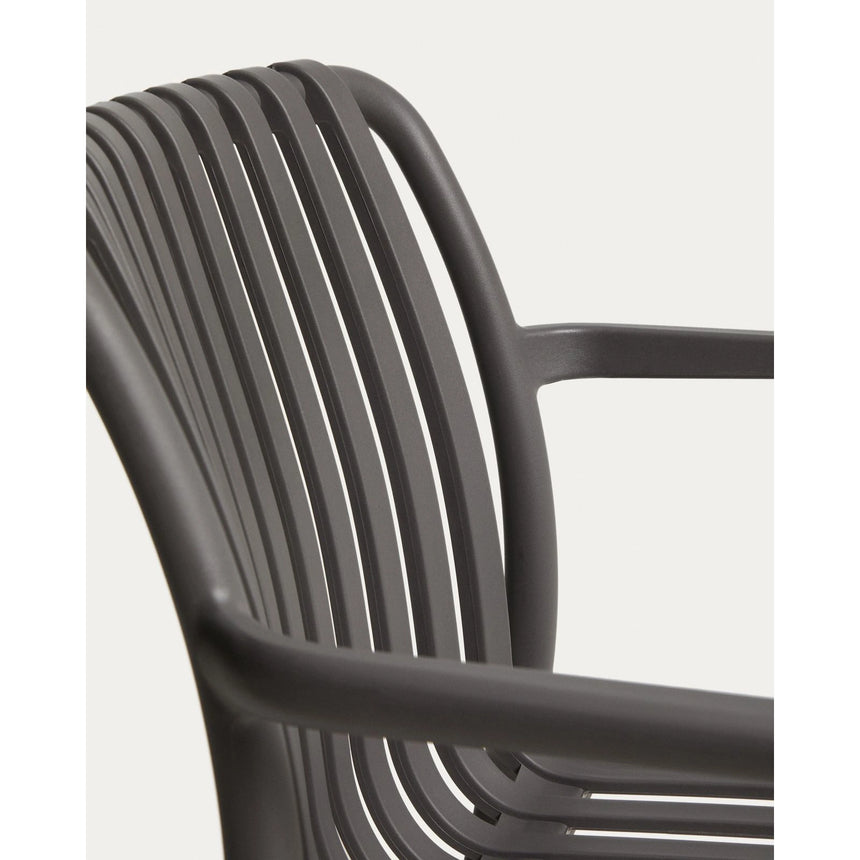 Stapelbarer Outdoor-Stuhl Isabellini in Graphitgrau von Kave Home – Bild 11