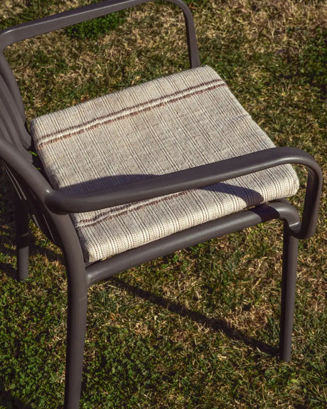 Stapelbarer Outdoor-Stuhl Isabellini in Graphitgrau von Kave Home – Bild 3