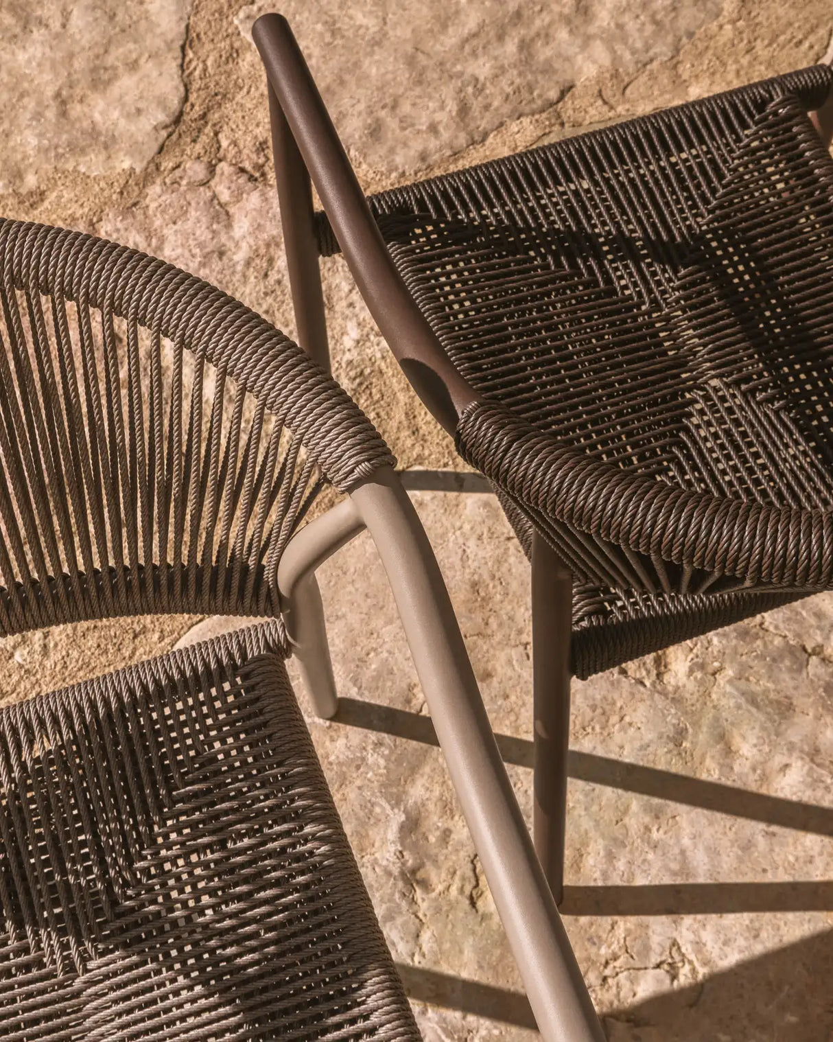 Stapelbarer Outdoor-Stuhl Livadia aus Aluminium in Braun von Kave Home – Bild 3