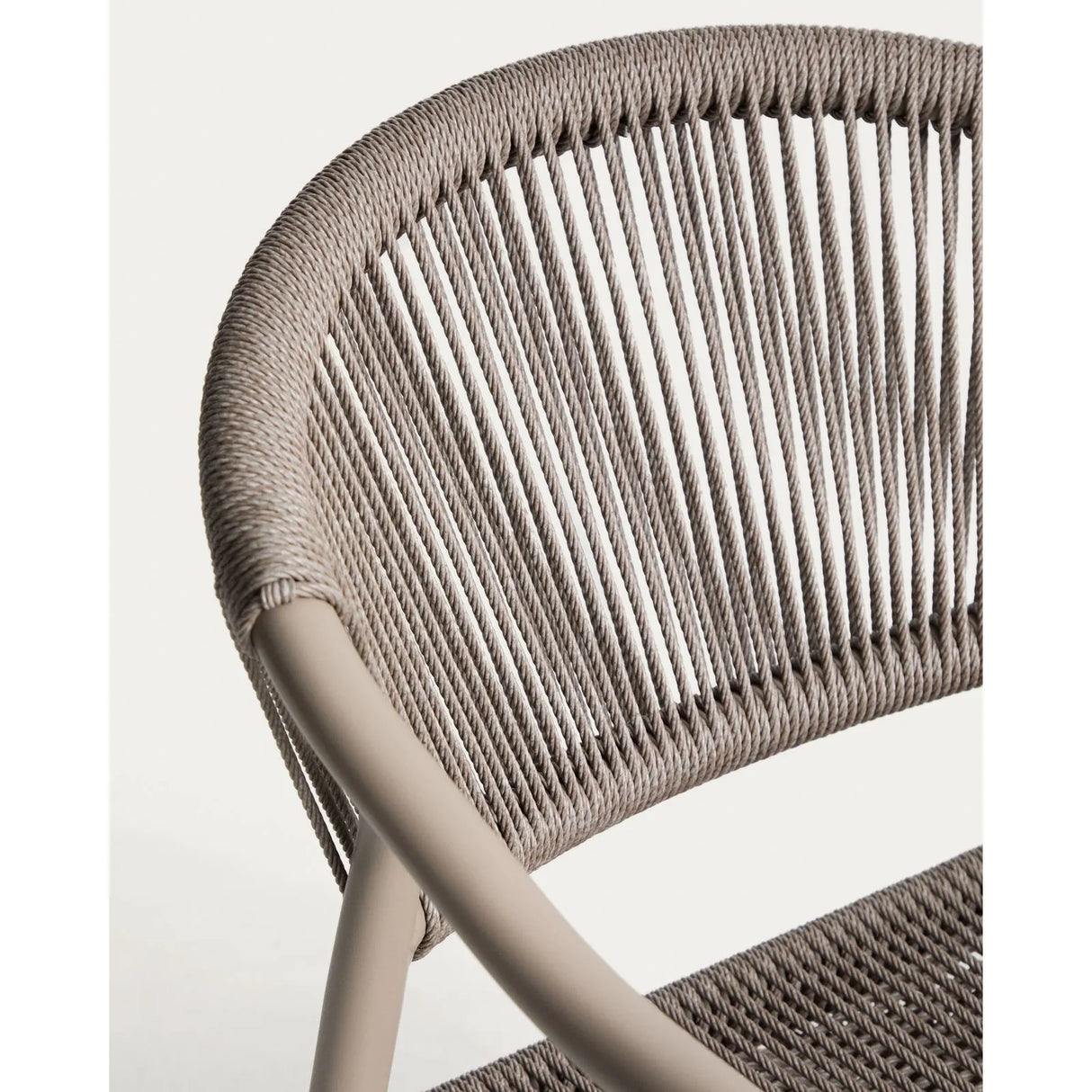 Stapelbarer Outdoor-Stuhl Livadia aus Aluminium in Taupe von Kave Home – Bild 15