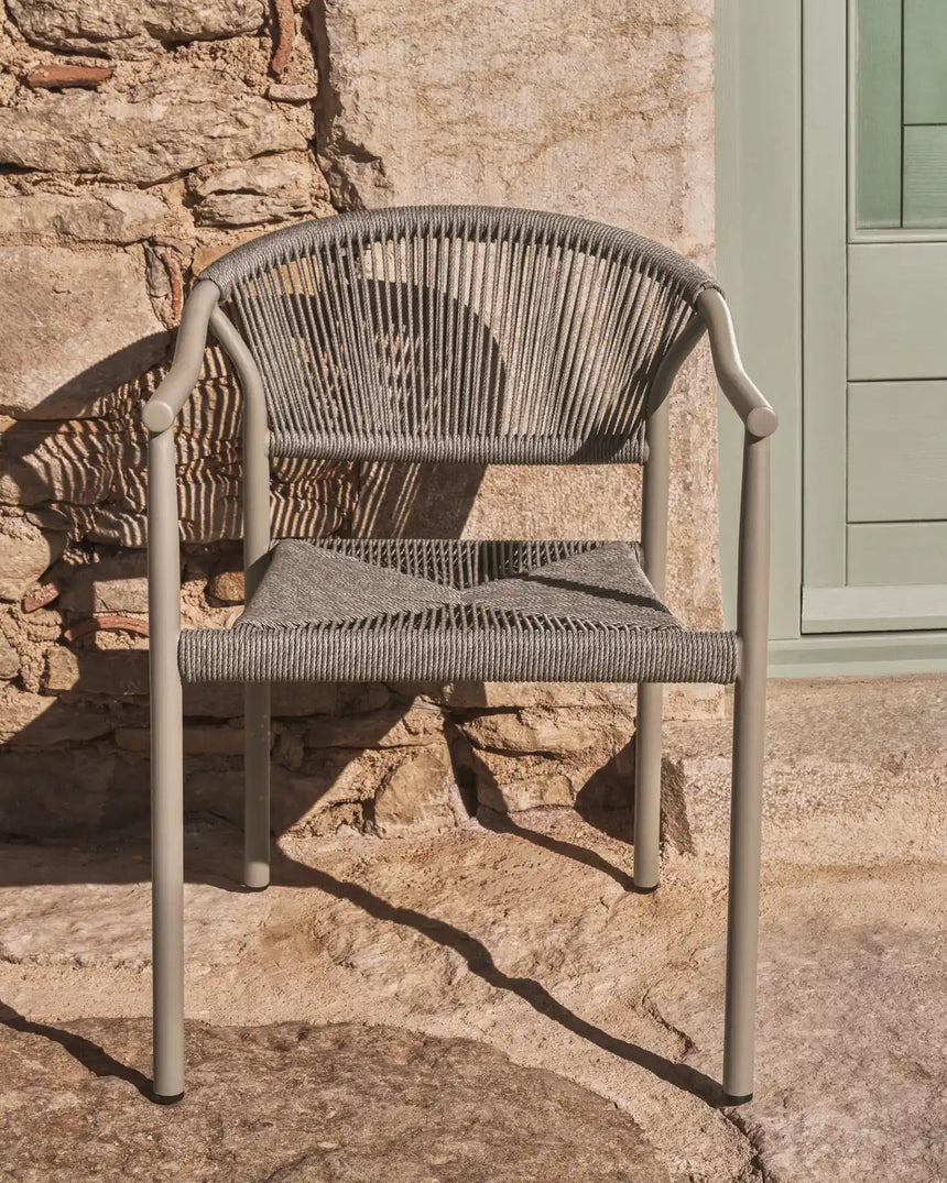 Stapelbarer Outdoor-Stuhl Livadia aus Aluminium in Taupe von Kave Home – Bild 2