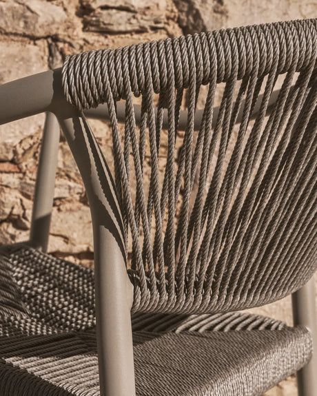 Stapelbarer Outdoor-Stuhl Livadia aus Aluminium in Taupe von Kave Home – Bild 3