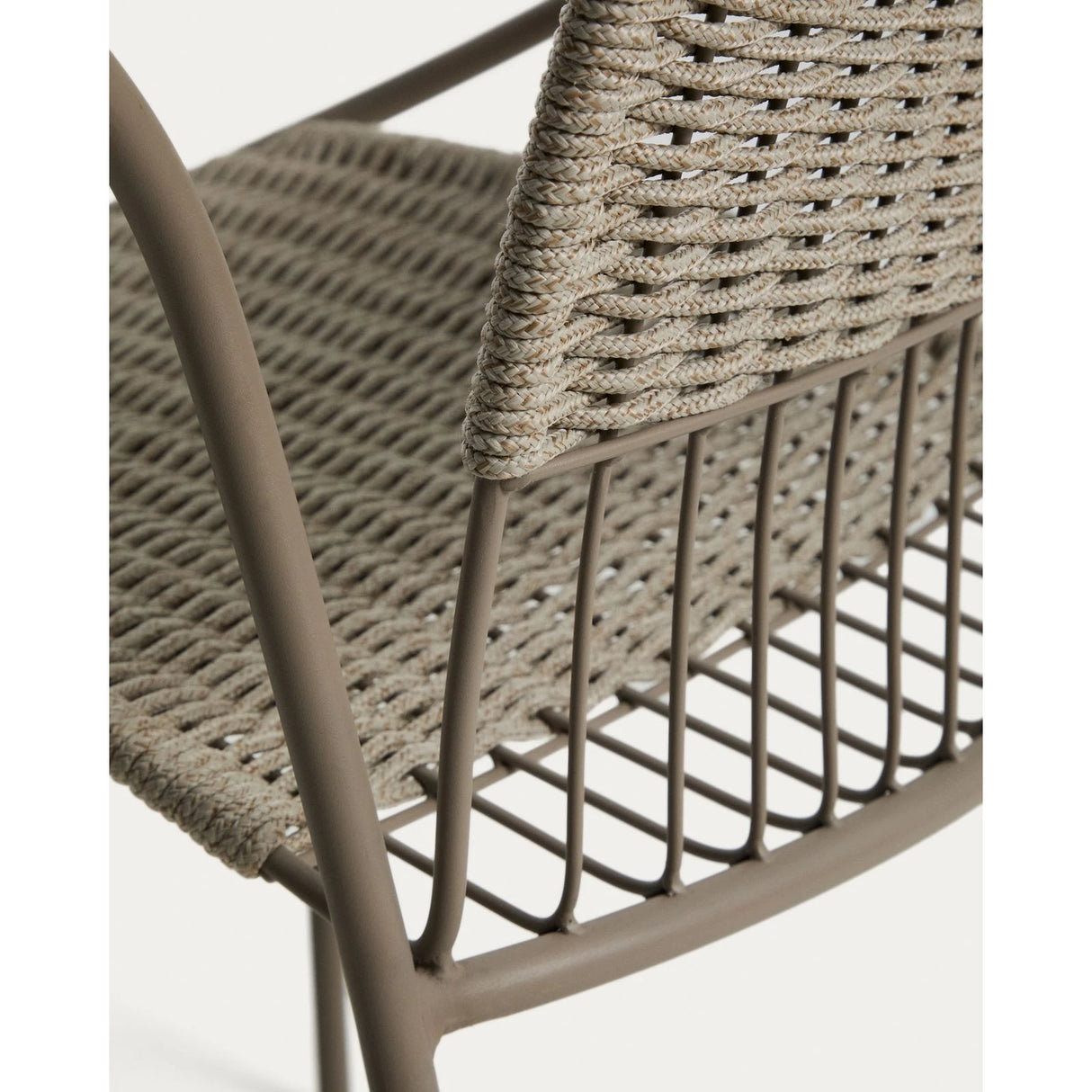 Stapelbarer Stuhl Atrani aus verzinktem Stahl und Seil von Kave Home – Bild 11