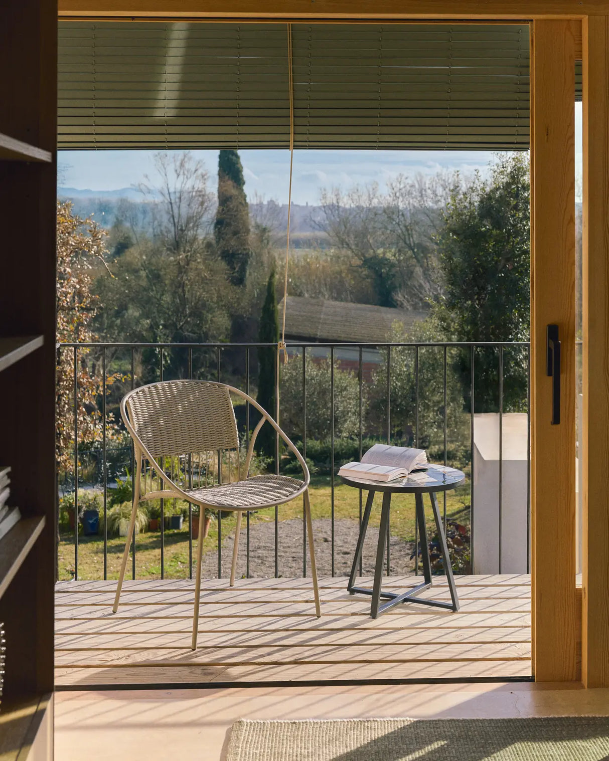 Stapelbarer Stuhl Atrani aus verzinktem Stahl und Seil von Kave Home – Bild 3