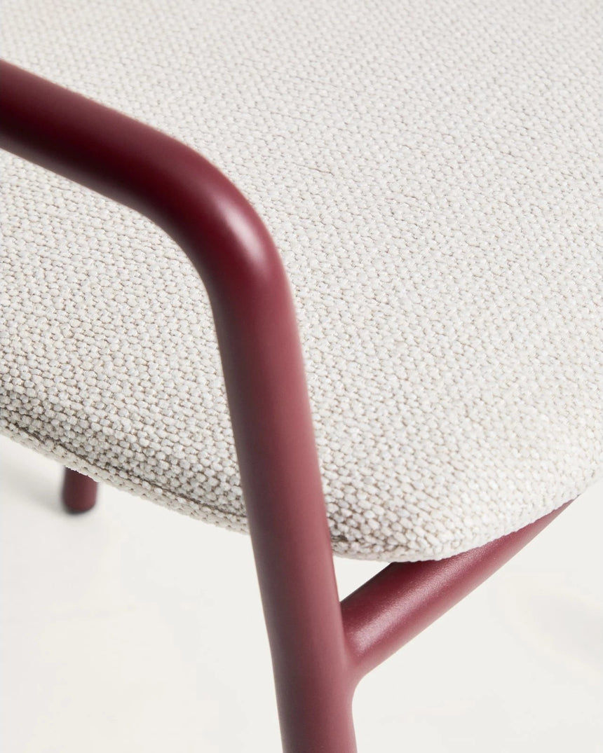 Stapelbarer Stuhl Linosa aus Aluminium in Granatrot mit beigem Kissen von Kave Home – Bild 9