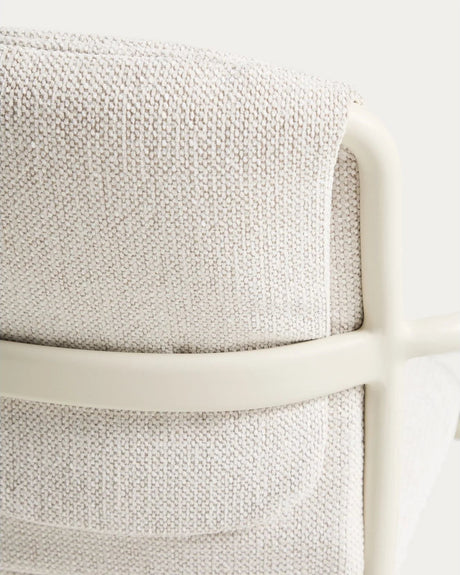 Stapelbarer Stuhl Linosa aus Aluminium in Naturfarbe mit beigem Kissen von Kave Home – Bild 8