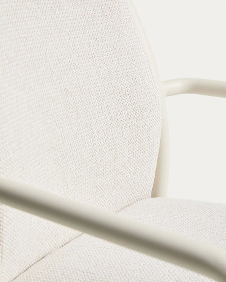 Stapelbarer Stuhl Linosa aus Aluminium in Naturfarbe mit beigem Kissen von Kave Home – Bild 9