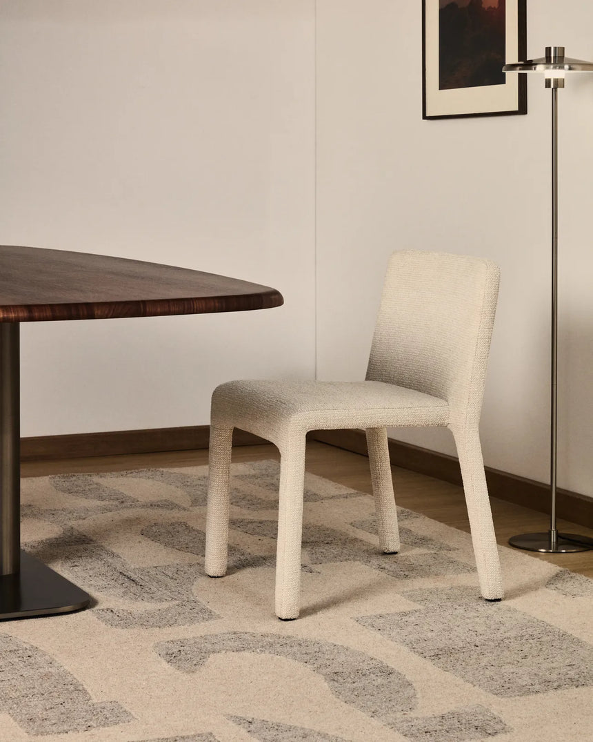 Stapelbarer Stuhl Loria mit beiger Chenille FSC 100% von Kave Home – Bild 2