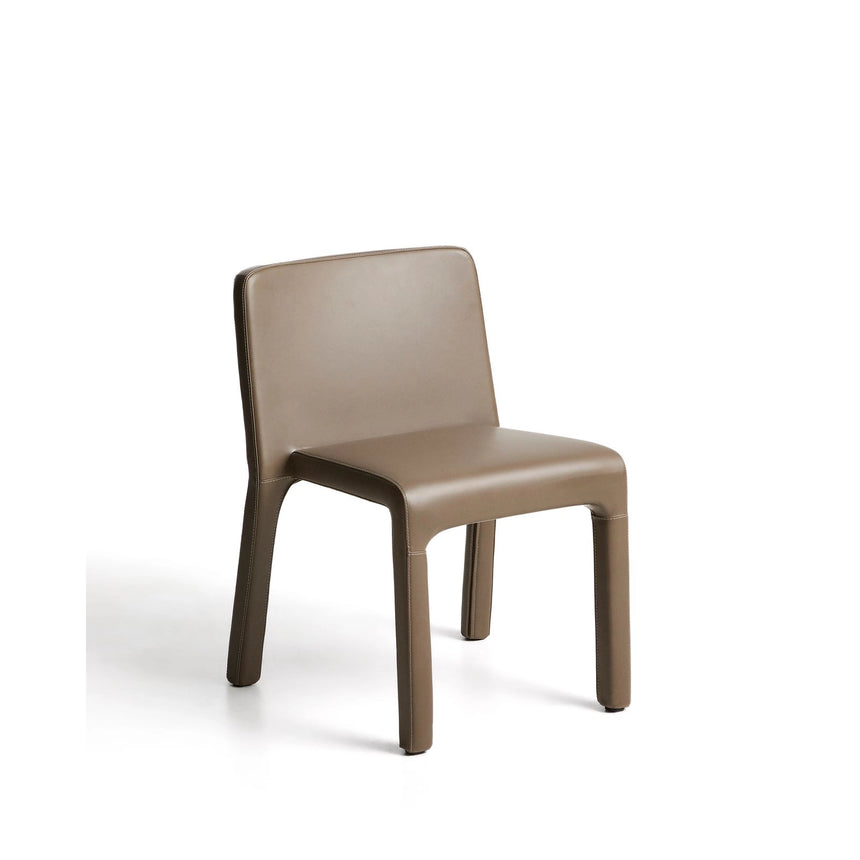 Stapelbarer Stuhl Loria mit braunem Polyurethan, FSC 100 % von Kave Home – Bild 1