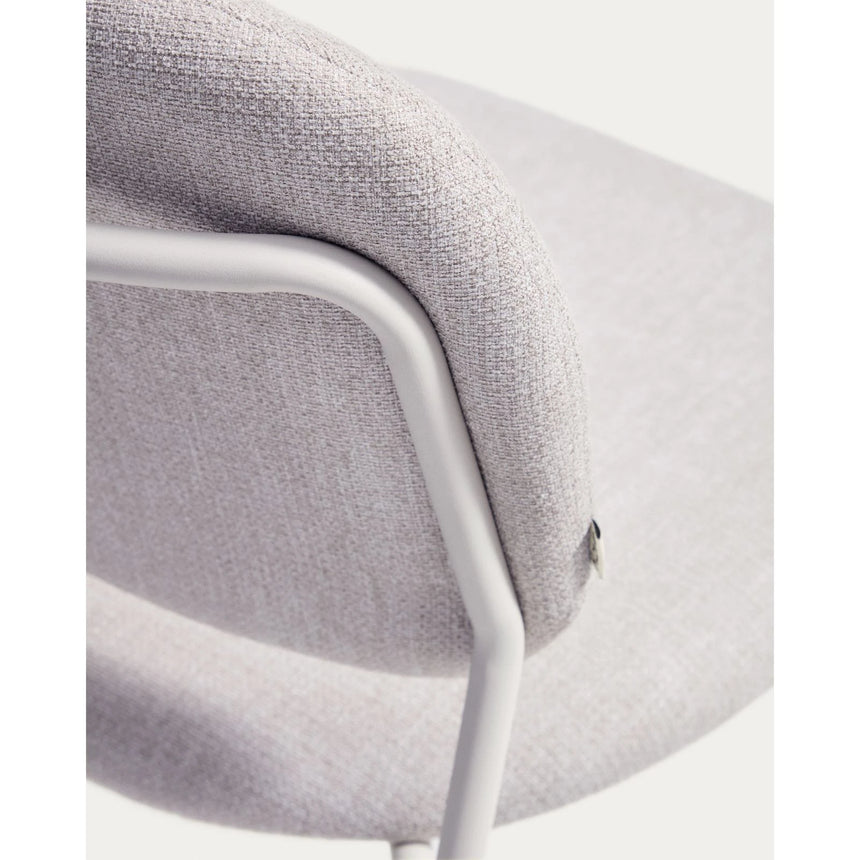 Stapelbarer Stuhl Meli mit beiger Chenille und beigen Metallbeinen FSC Mix Credit von Kave Home – Bild 10