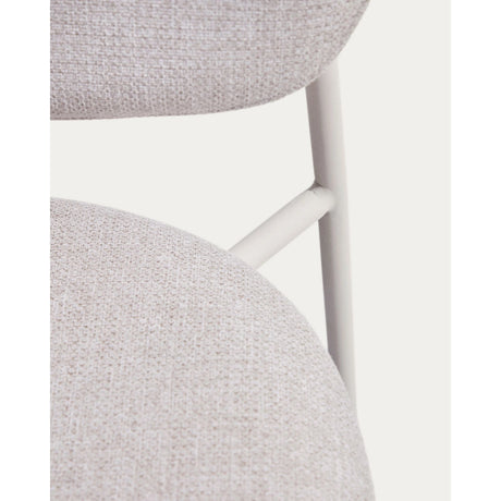 Stapelbarer Stuhl Meli mit beiger Chenille und beigen Metallbeinen FSC Mix Credit von Kave Home – Bild 12