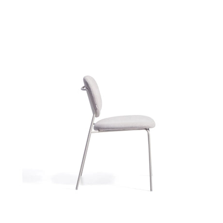 Stapelbarer Stuhl Meli mit beiger Chenille und beigen Metallbeinen FSC Mix Credit von Kave Home – Bild 4