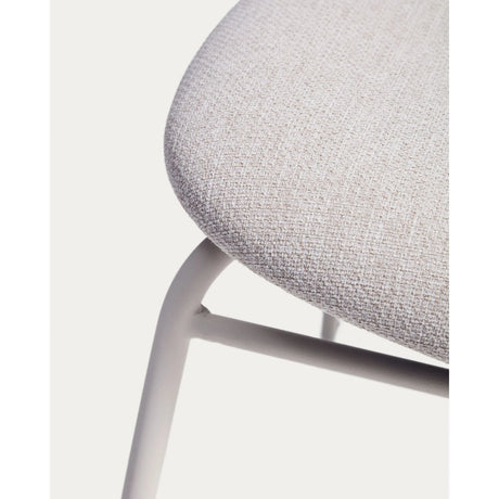 Stapelbarer Stuhl Meli mit beiger Chenille und beigen Metallbeinen FSC Mix Credit von Kave Home – Bild 9