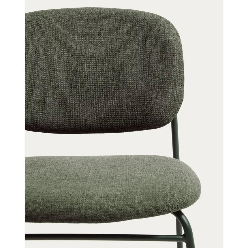 Stapelbarer Stuhl Meli mit grüner Chenille und grünen Metallbeinen, FSC Mix Credit von Kave Home – Bild 9