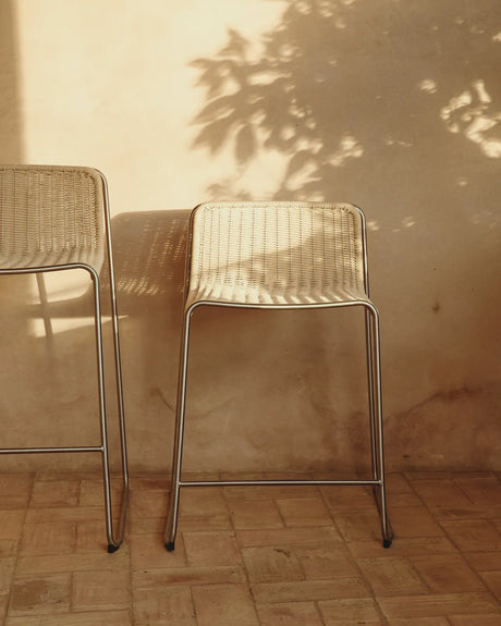 Stapelhocker Tavari aus beigefarbenem Synthetikseil und Edelstahl in gebürsteter Optik, 65 cm von Kave Home – Bild 2