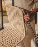 Stapelstuhl Tavari aus beigefarbenem Synthetikseil und Edelstahl in gebürsteter Optik von Kave Home – Bild 4