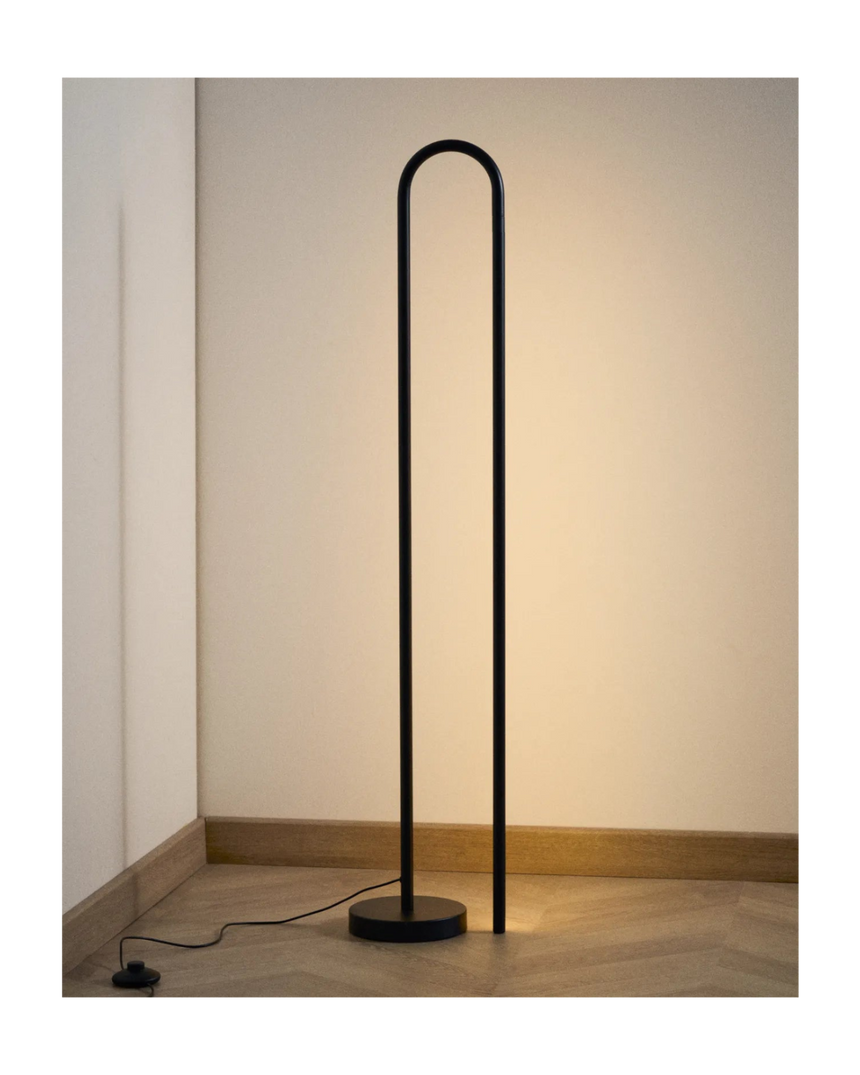 Stehlampe Bow aus schwarzem Aluminium von Kave Home – Bild 2