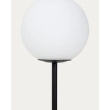 Stehlampe Brisia aus Metall mit schwarzem Finish und einer Glaskugel Ø20 cm von Kave Home – Bild 4