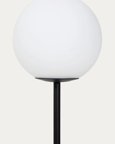 Stehlampe Brisia aus Metall mit schwarzem Finish und einer Glaskugel Ø20 cm von Kave Home – Bild 4