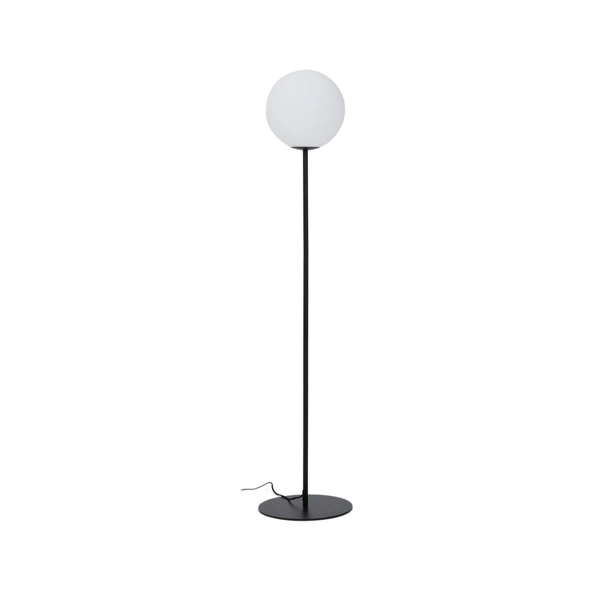 Stehlampe Brisia aus Metall mit schwarzem Finish und einer Glaskugel Ø 30 cm von Kave Home – Produktbild 1