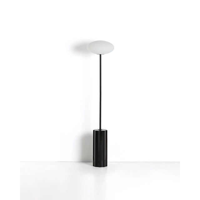 Stehlampe Idela aus Rauchglas und schwarzem Marmor von Kave Home – Bild 1