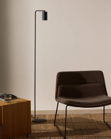 Stehlampe Manie aus Metall mit Finish in schwarzer Gusseisenoptik von Kave Home – Produktbild 2