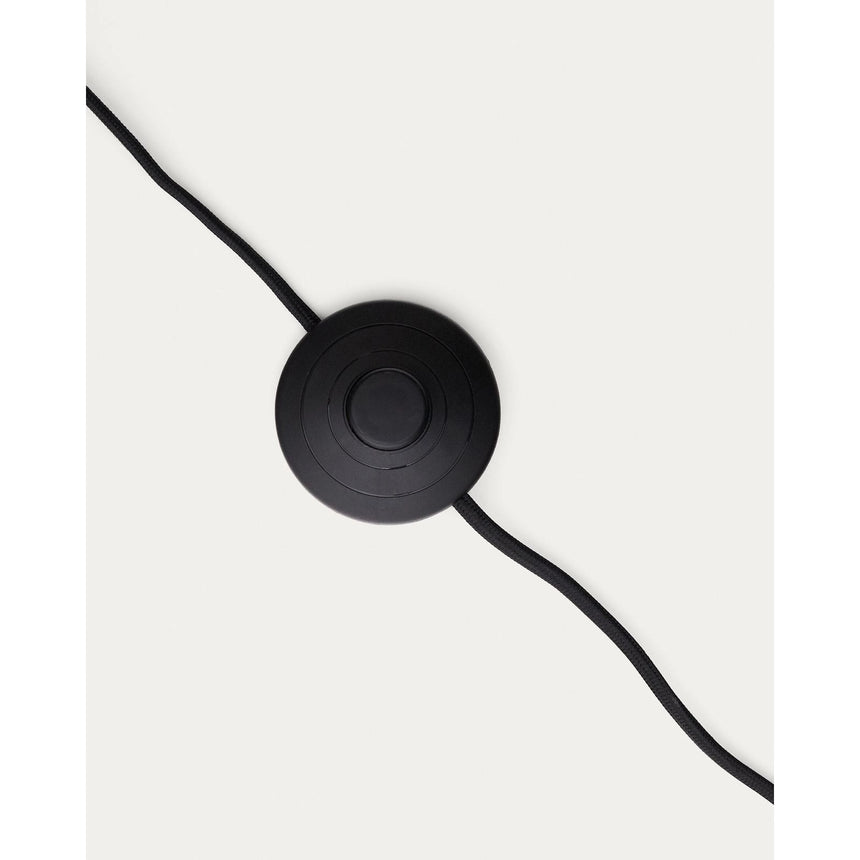 Stehlampe Manie aus Metall mit Finish in schwarzer Gusseisenoptik von Kave Home – Produktbild 7