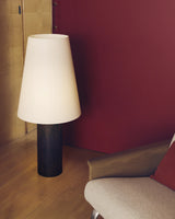 Stehlampe Marga aus massivem Gummibaumholz mit dunklem Finish von Kave Home – Bild 2