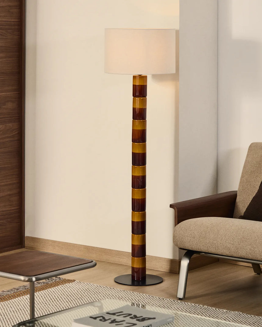 Stehlampe Mavran mit Baumwollschirm und Keramiksockel in Braun und Senfgelb von Kave Home – Bild 3