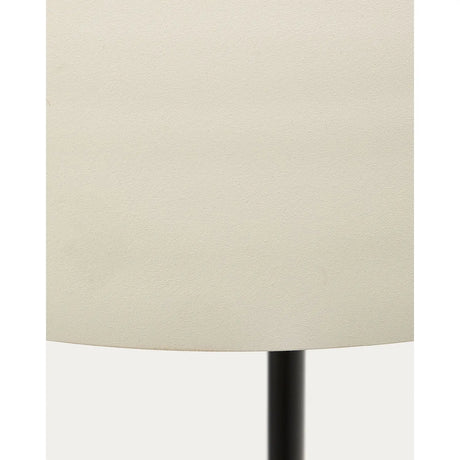 Stehlampe Nibla aus schwarzem Metall und Lampenschirm in weißer Tonerdeoptik von Kave Home – Produktbild 4