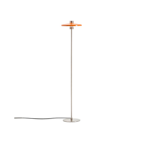 Stehlampe Nuvira aus hellgrauem gebürstetem Metall mit orangefarbenem Schirm von Kave Home – Bild 1