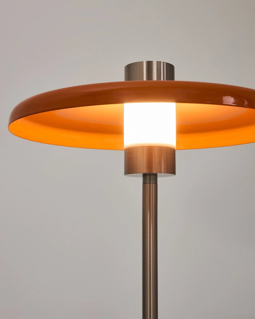 Stehlampe Nuvira aus hellgrauem gebürstetem Metall mit orangefarbenem Schirm von Kave Home – Bild 4