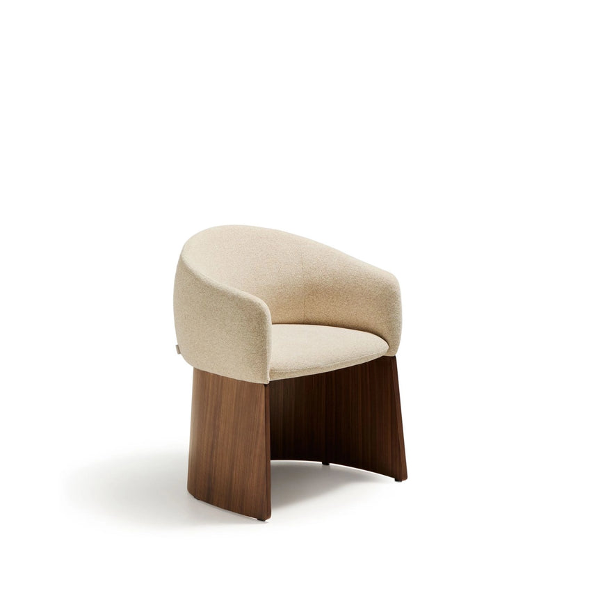Stuhl Bosca mit beigefarbener Chenille und Nussbaumfurnier FSC 100% von Kave Home – Bild 1