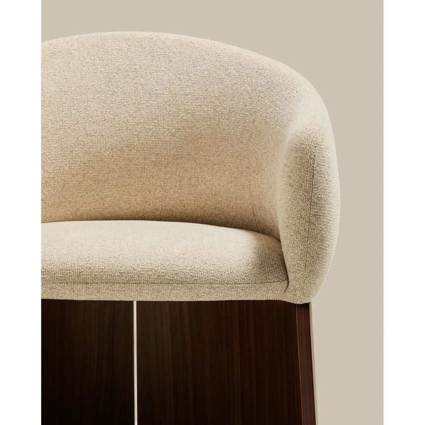 Stuhl Bosca mit beigefarbener Chenille und Nussbaumfurnier FSC 100% von Kave Home – Bild 10