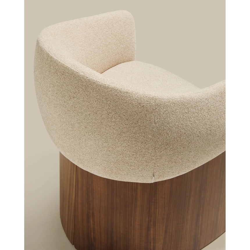 Stuhl Bosca mit beigefarbener Chenille und Nussbaumfurnier FSC 100% von Kave Home – Bild 12