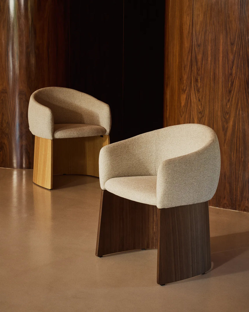 Stuhl Bosca mit beigefarbener Chenille und Nussbaumfurnier FSC 100% von Kave Home – Bild 5