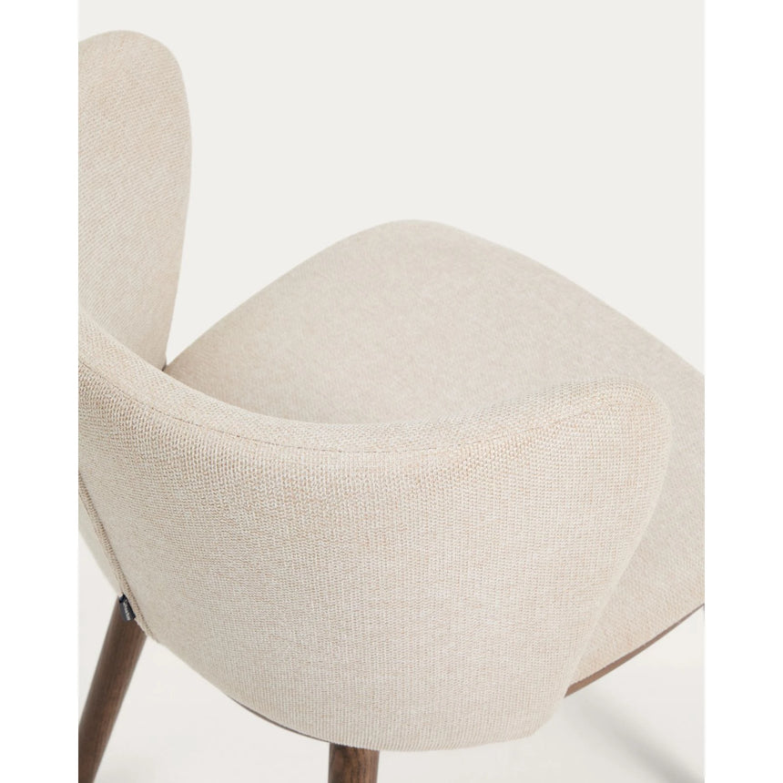 Stuhl Ciselia flammhemmend beiger Chenille mit Beinen aus massivem Eschenholz mit walnussholzfarbenem Finish, FSC Mix Credit von Kave Home – Bild 8