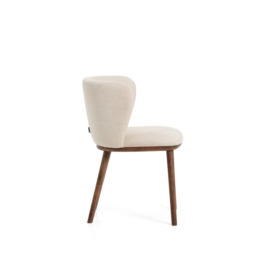 Stuhl Ciselia in beiger Chenille mit Beinen aus massivem Eschenholz mit walnussholzfarbenem Finish, FSC Mix Credit von Kave Home – Bild 5