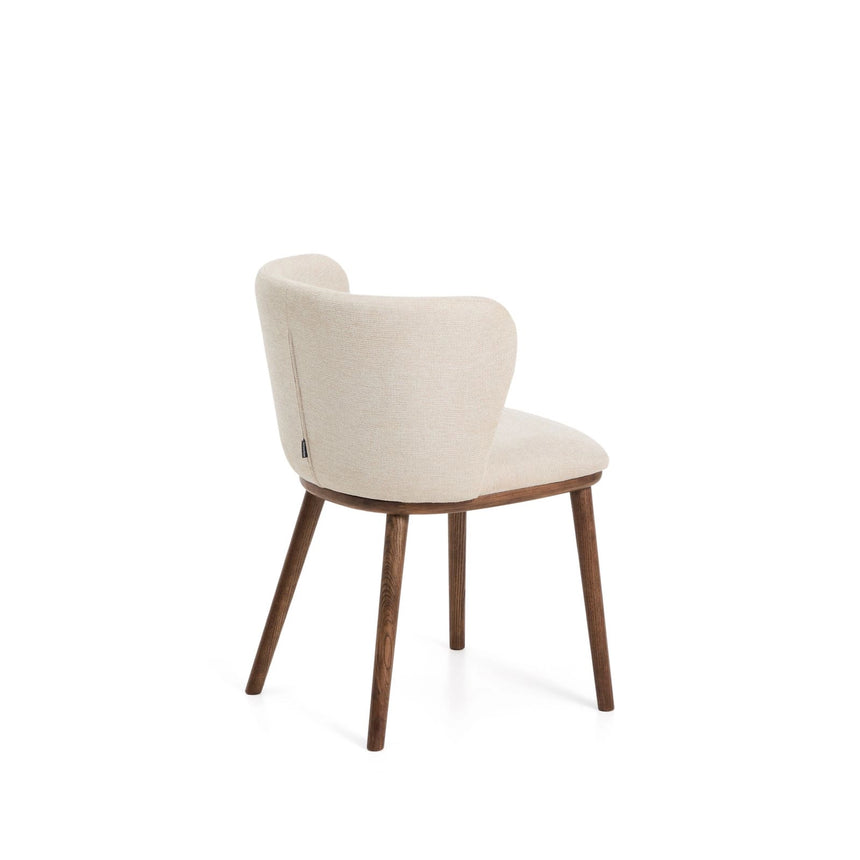 Stuhl Ciselia in beiger Chenille mit Beinen aus massivem Eschenholz mit walnussholzfarbenem Finish, FSC Mix Credit von Kave Home – Bild 6