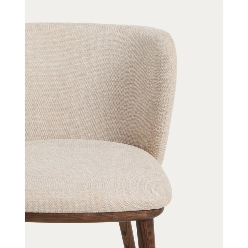 Stuhl Ciselia in beiger Chenille mit Beinen aus massivem Eschenholz mit walnussholzfarbenem Finish, FSC Mix Credit von Kave Home – Bild 8