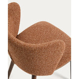 Stuhl Ciselia in dicker, terrakottafarbener Chenille mit Beinen aus massivem Eschenholz mit walnussholzfarbenem Finish, FSC Mix Credit von Kave Home – Bild 10