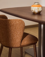 Stuhl Ciselia in dicker, terrakottafarbener Chenille mit Beinen aus massivem Eschenholz mit walnussholzfarbenem Finish, FSC Mix Credit von Kave Home – Bild 3